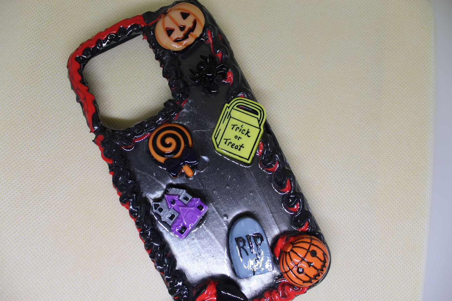 Spooky season iPhone 14 pro, 14 pro max phone case
